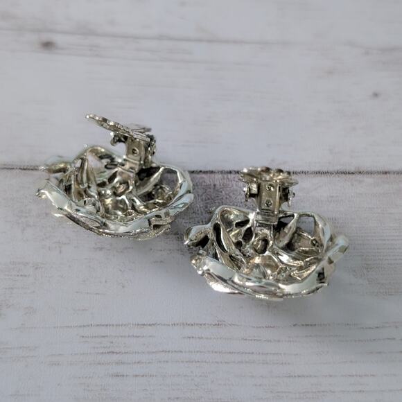 Vintage Clip On Earrings Statement Light Gold Tone Leaves - Fair Condition - Picture 6 of 8